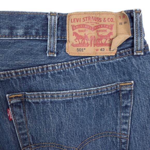 Levis 501 Jeans Mens 42x31 Dark Blue Wash Straight Leg Button Fly High Rise EUC - Picture 8 of 8